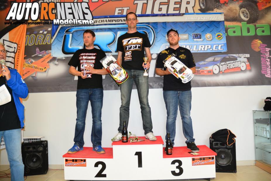 2ème manche du CF Piste 1/10 Electrique à Orange le 26 et 27 avril 2014. Compétition de voitures radiocommandées comptant pour le championnat de france qui a vu les victoires revenir à Fabien Valantin et Loïc Jasmin.