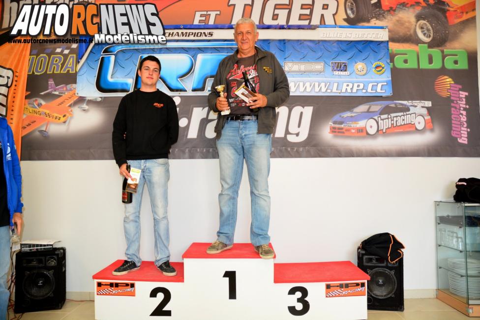 2ème manche du CF Piste 1/10 Electrique à Orange le 26 et 27 avril 2014. Compétition de voitures radiocommandées comptant pour le championnat de france qui a vu les victoires revenir à Fabien Valantin et Loïc Jasmin.