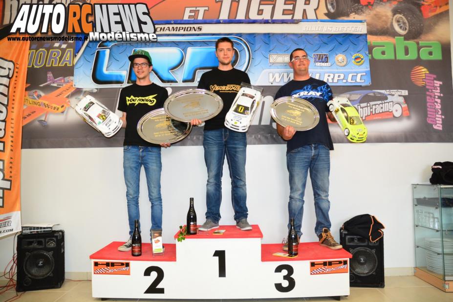 2ème manche du CF Piste 1/10 Electrique à Orange le 26 et 27 avril 2014. Compétition de voitures radiocommandées comptant pour le championnat de france qui a vu les victoires revenir à Fabien Valantin et Loïc Jasmin.