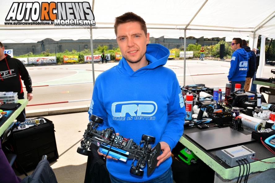 2ème manche du CF Piste 1/10 Electrique à Orange le 26 et 27 avril 2014. Compétition de voitures radiocommandées comptant pour le championnat de france qui a vu les victoires revenir à Fabien Valantin et Loïc Jasmin.