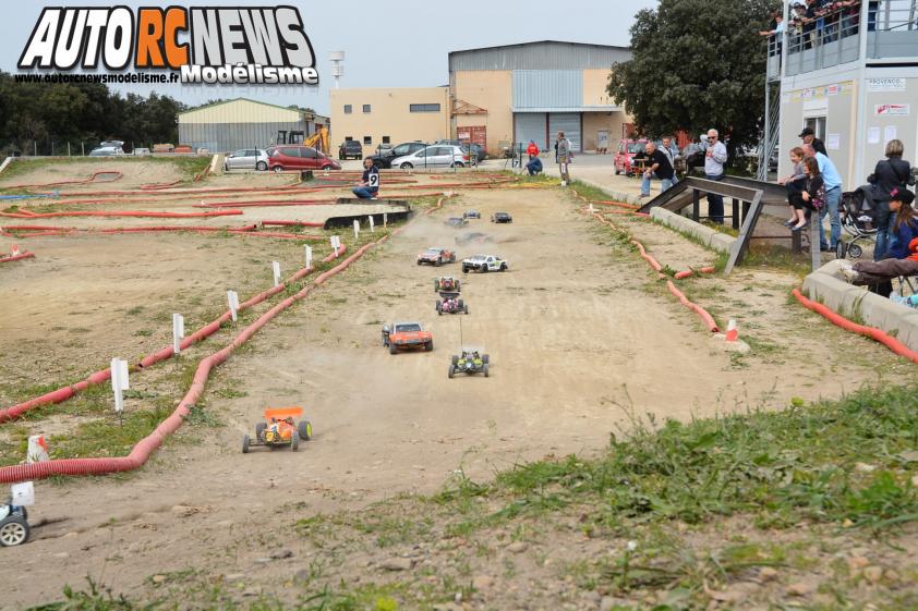 HPI Challenge Orange 30 mars 2014. course de voitures radiocommandées organisée sur la piste avio et tiger d'orange.