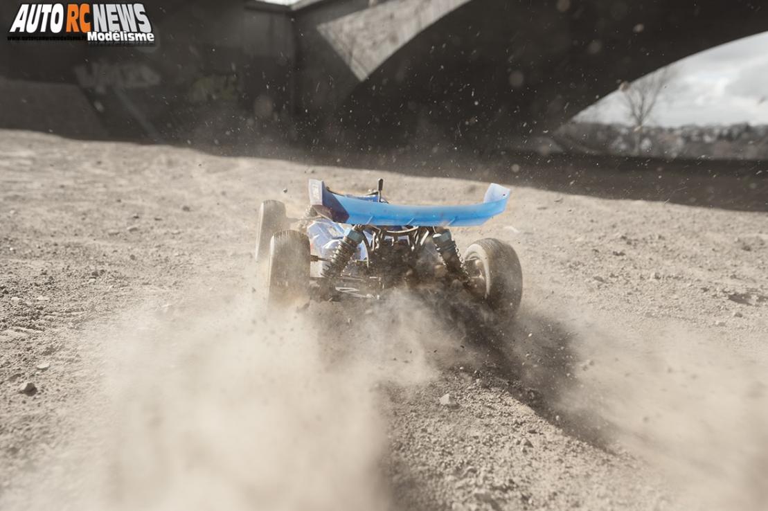 LRP S10 Blast BX2 Kit réf :120401. buggy lrp radiocommandée à l'échelle 1/10ème. version non rtr livrée sans électronique.