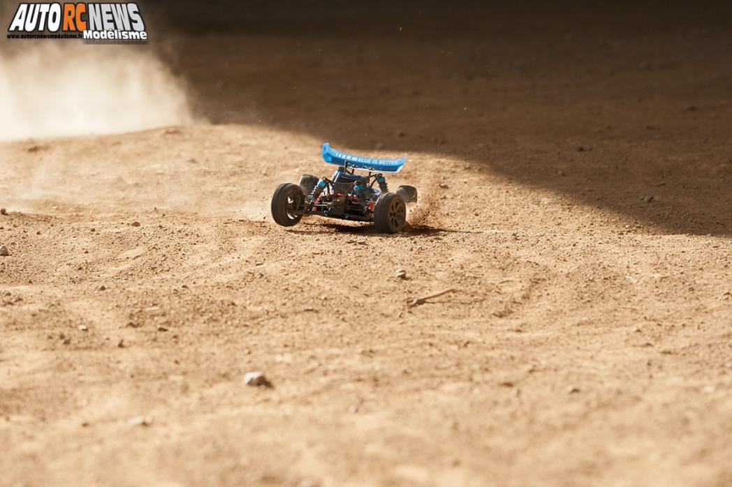 LRP S10 Blast BX2 Kit réf :120401. buggy lrp radiocommandée à l'échelle 1/10ème. version non rtr livrée sans électronique.