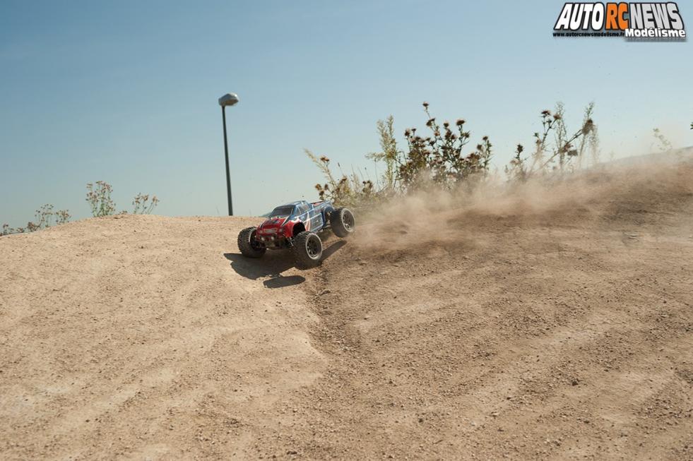 LRP S10 Blast MT2 RTR réf 120802. voiture radiocommandée de tout terrain à l'échelle 1/10ème pour une utilisation modélisme.
