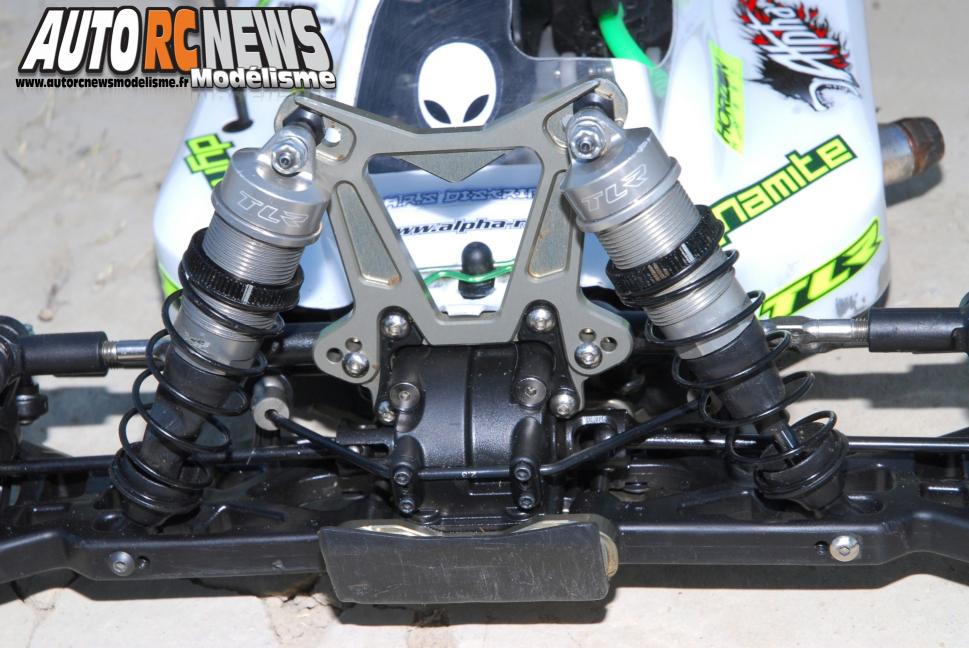 Le losi 8ight 3.0 d'edouard hugon est le nouveau TT 1/8ème thermique avec lequel le pilote du sud ouest défendra ses chances en championnat de france en 2014.