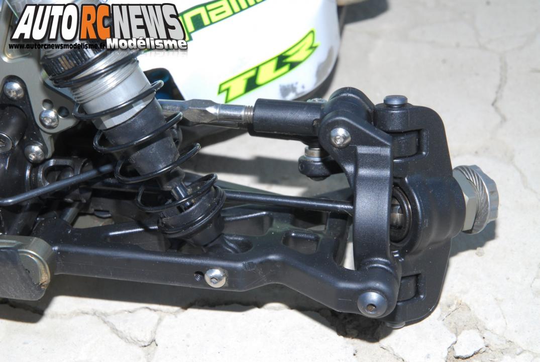 Le losi 8ight 3.0 d'edouard hugon est le nouveau TT 1/8ème thermique avec lequel le pilote du sud ouest défendra ses chances en championnat de france en 2014.
