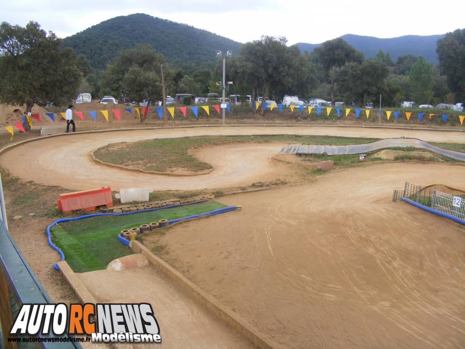 Grand Prix de Pierrefeu du Var. compétition de modélisme rc pour voitures radiocommandées TT 1/8ème thermiques. course organisée par le club vamp 83 de pierrefeu dans le département du var les 8,9 et 10 novembre 2013.