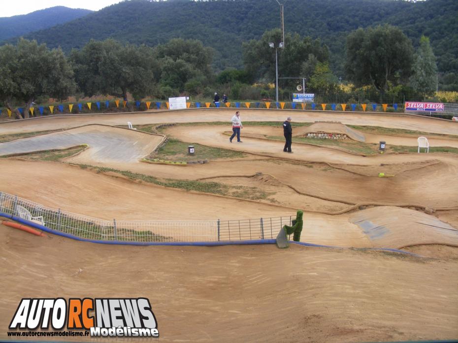 Grand Prix de Pierrefeu du Var. compétition de modélisme rc pour voitures radiocommandées TT 1/8ème thermiques. course organisée par le club vamp 83 de pierrefeu dans le département du var les 8,9 et 10 novembre 2013.