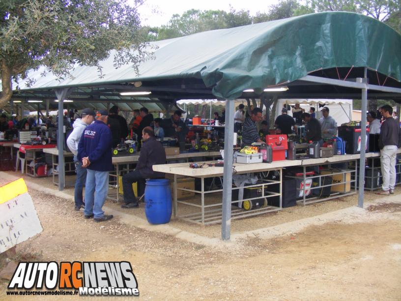 Grand Prix de Pierrefeu du Var. compétition de modélisme rc pour voitures radiocommandées TT 1/8ème thermiques. course organisée par le club vamp 83 de pierrefeu dans le département du var les 8,9 et 10 novembre 2013.
