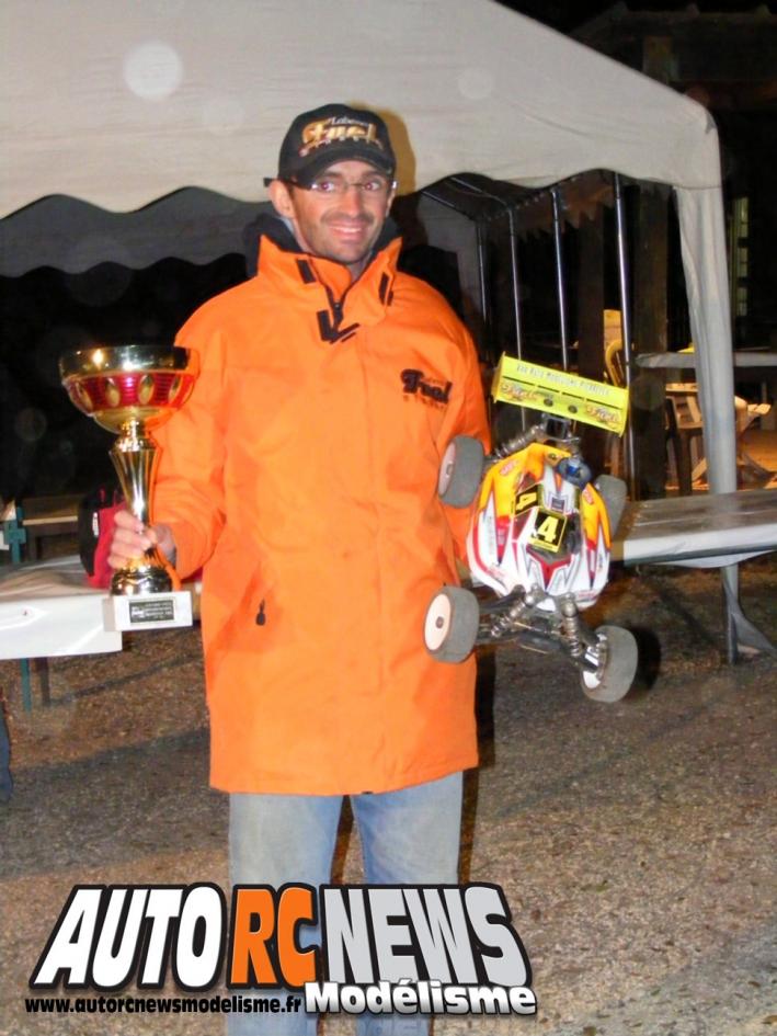Grand Prix de Pierrefeu du Var. compétition de modélisme rc pour voitures radiocommandées TT 1/8ème thermiques. course organisée par le club vamp 83 de pierrefeu dans le département du var les 8,9 et 10 novembre 2013.