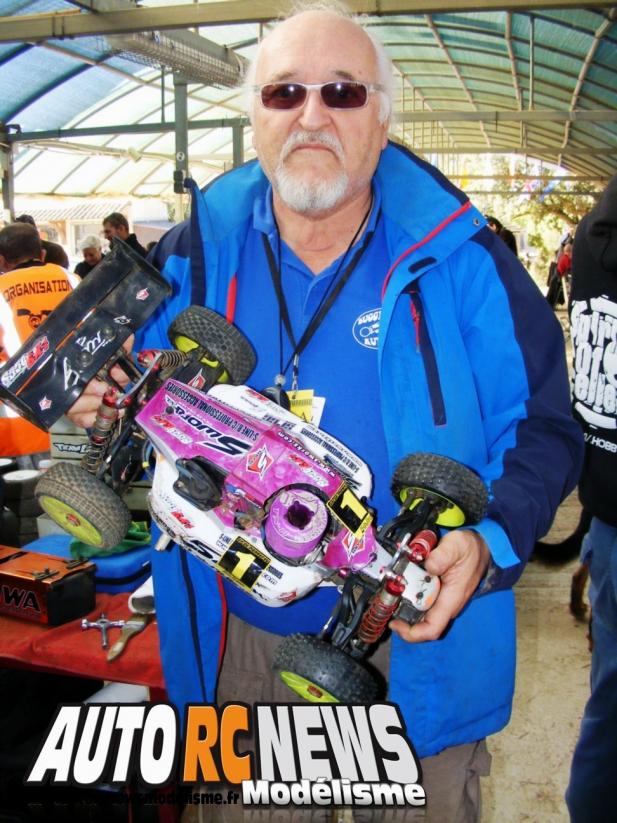 Grand Prix de Pierrefeu du Var. compétition de modélisme rc pour voitures radiocommandées TT 1/8ème thermiques. course organisée par le club vamp 83 de pierrefeu dans le département du var les 8,9 et 10 novembre 2013.