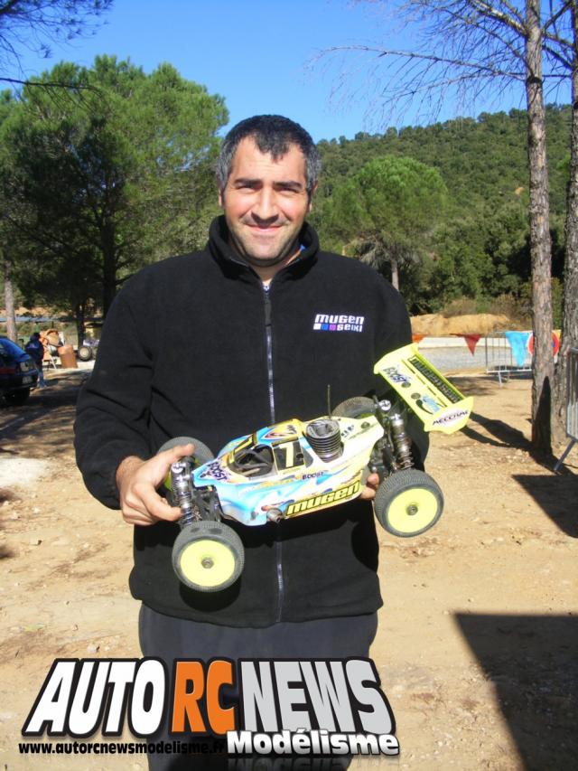 Grand Prix de Pierrefeu du Var. compétition de modélisme rc pour voitures radiocommandées TT 1/8ème thermiques. course organisée par le club vamp 83 de pierrefeu dans le département du var les 8,9 et 10 novembre 2013.