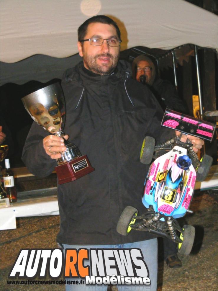 Grand Prix de Pierrefeu du Var. compétition de modélisme rc pour voitures radiocommandées TT 1/8ème thermiques. course organisée par le club vamp 83 de pierrefeu dans le département du var les 8,9 et 10 novembre 2013.
