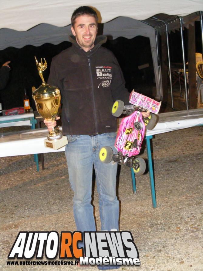 Grand Prix de Pierrefeu du Var. compétition de modélisme rc pour voitures radiocommandées TT 1/8ème thermiques. course organisée par le club vamp 83 de pierrefeu dans le département du var les 8,9 et 10 novembre 2013.