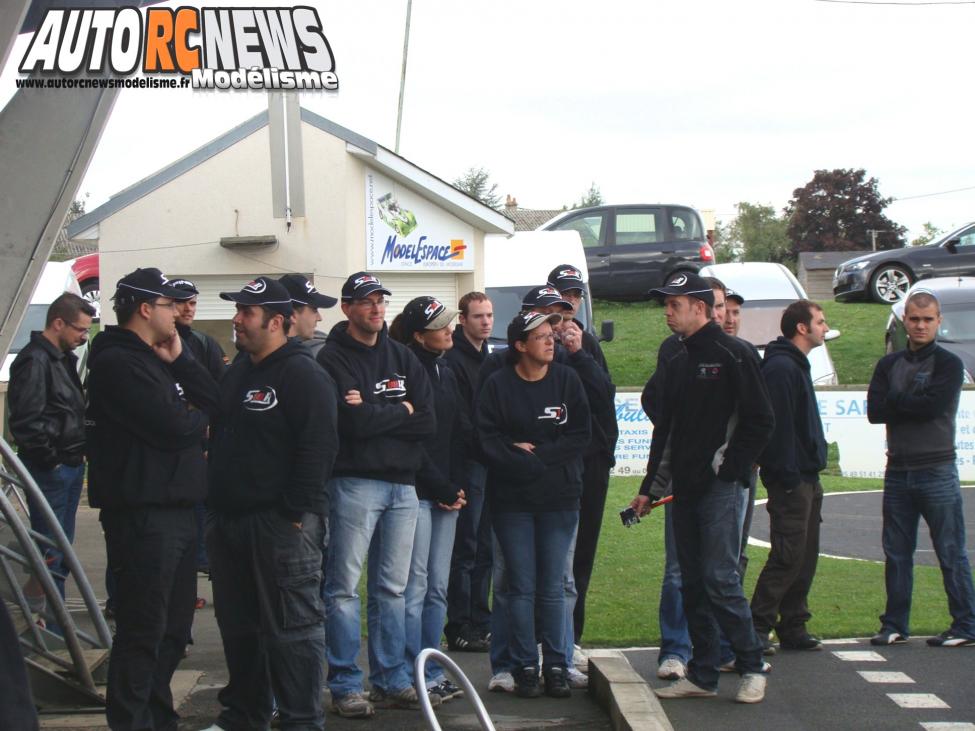 Coupe de France Piste 1/5 à neuville en poitou sur le circuit du club Modelespace. compétition de voitures radiocommandées qui s'est déroulée les 5 et 6 octobre 2013. modélisme auto R/C.