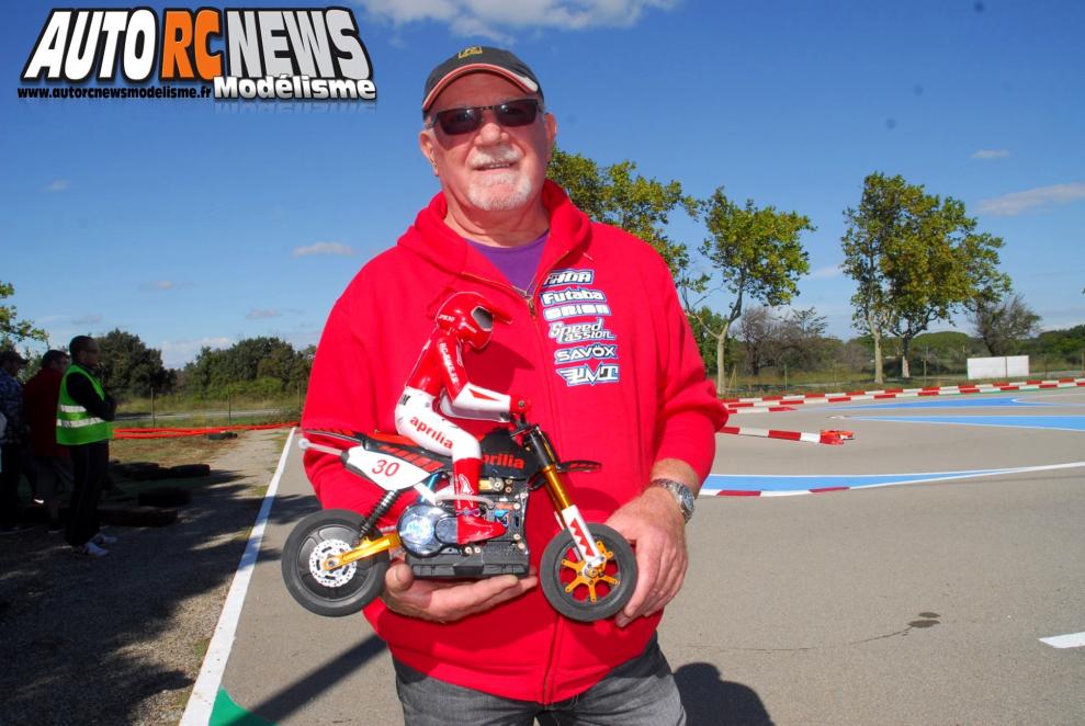 challenge hpi tour Saint Martin de Crau. compétition de voitures radiocommandées de marque hpi qui s'est déroulée sur la piste du club rmcc de saint martin de crau le 6 octobre 2013. modélisme R/C.
