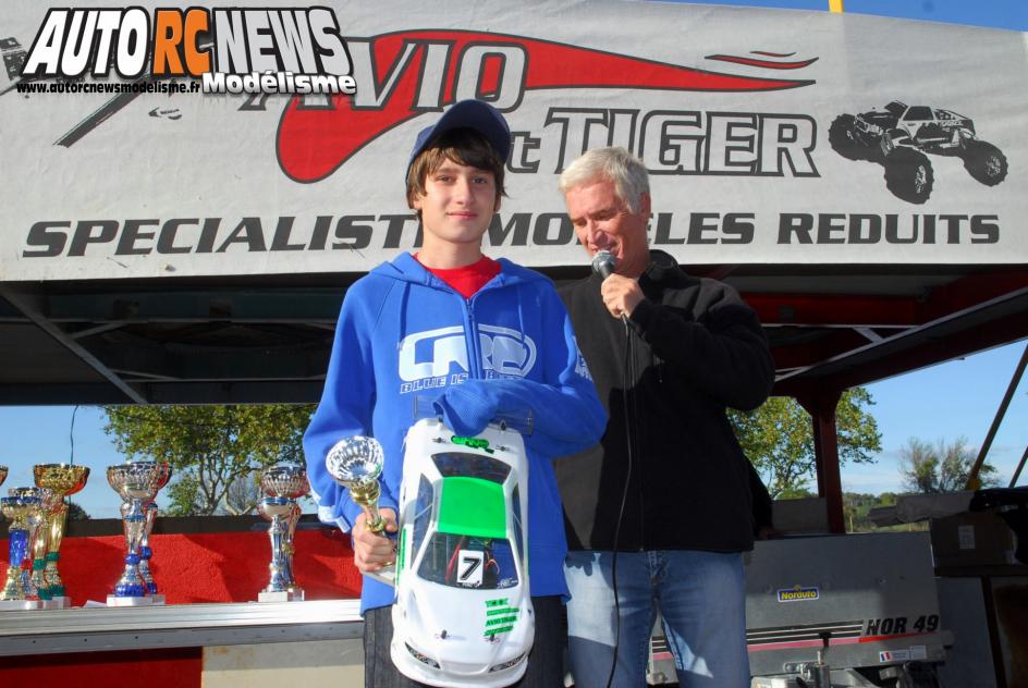challenge hpi tour Saint Martin de Crau. compétition de voitures radiocommandées de marque hpi qui s'est déroulée sur la piste du club rmcc de saint martin de crau le 6 octobre 2013. modélisme R/C.