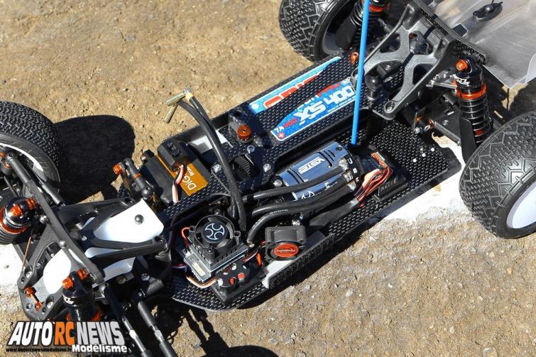 HB D413 référence 112723. nouveau tout terrain électrique à l'échelle 1/10ème signé hot bodies. voiture radiocommandée de compétition. modélisme auto R/C.