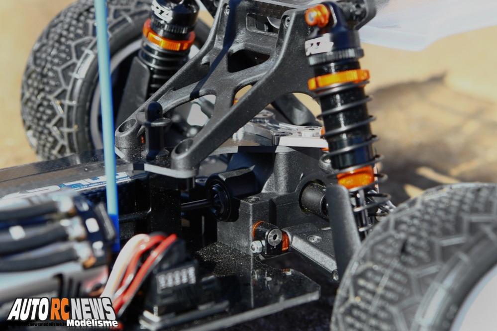 HB D413 référence 112723. nouveau tout terrain électrique à l'échelle 1/10ème signé hot bodies. voiture radiocommandée de compétition. modélisme auto R/C.