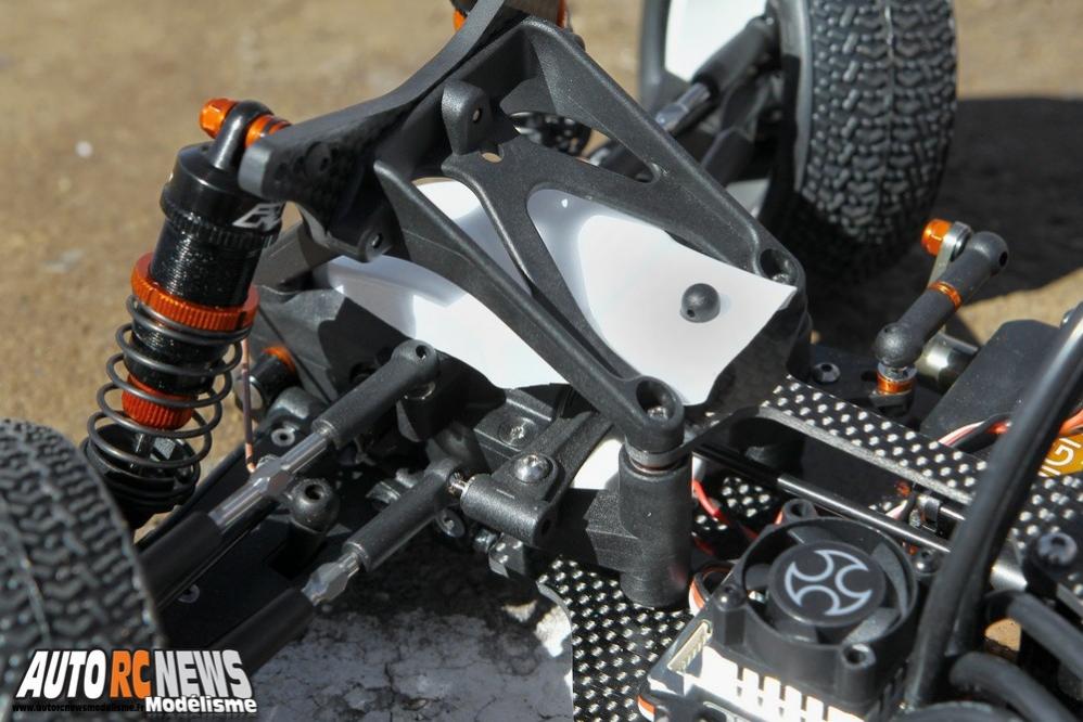 HB D413 référence 112723. nouveau tout terrain électrique à l'échelle 1/10ème signé hot bodies. voiture radiocommandée de compétition. modélisme auto R/C.