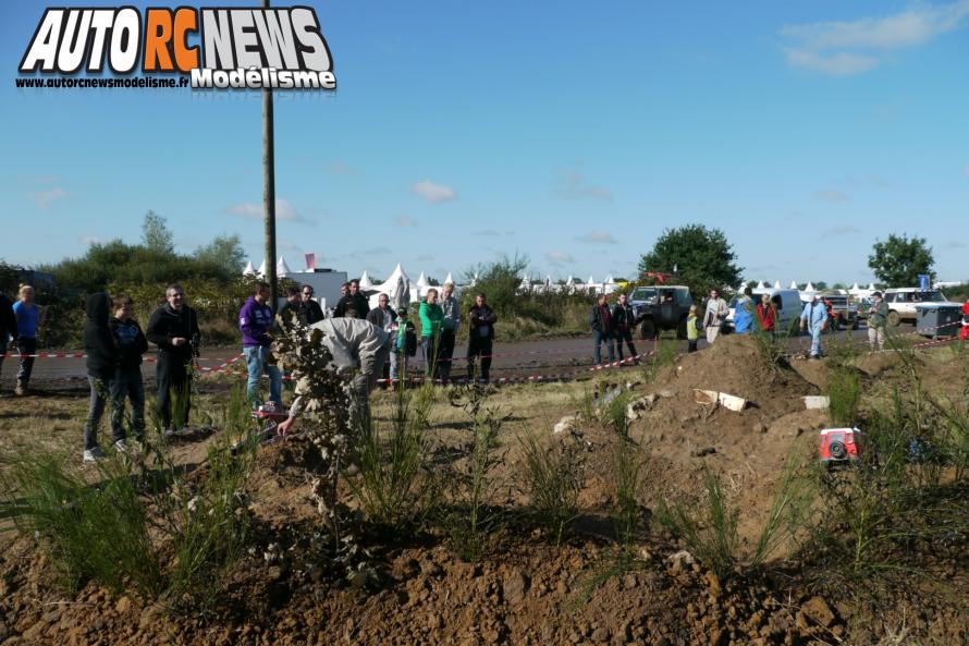 24 Heures de Chevannes. compétition de scale radiocommandés organisée les 14 et 15 septembre derniers sur le circuit éphémère de Chevannes. voitures radiocommandées électriques. modélisme auto r/c.