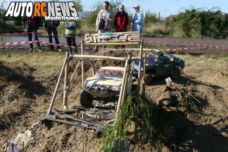 24 Heures de Chevannes. compétition de scale radiocommandés organisée les 14 et 15 septembre derniers sur le circuit éphémère de Chevannes. voitures radiocommandées électriques. modélisme auto r/c.