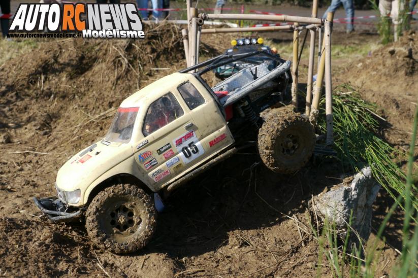 24 Heures de Chevannes. compétition de scale radiocommandés organisée les 14 et 15 septembre derniers sur le circuit éphémère de Chevannes. voitures radiocommandées électriques. modélisme auto r/c.