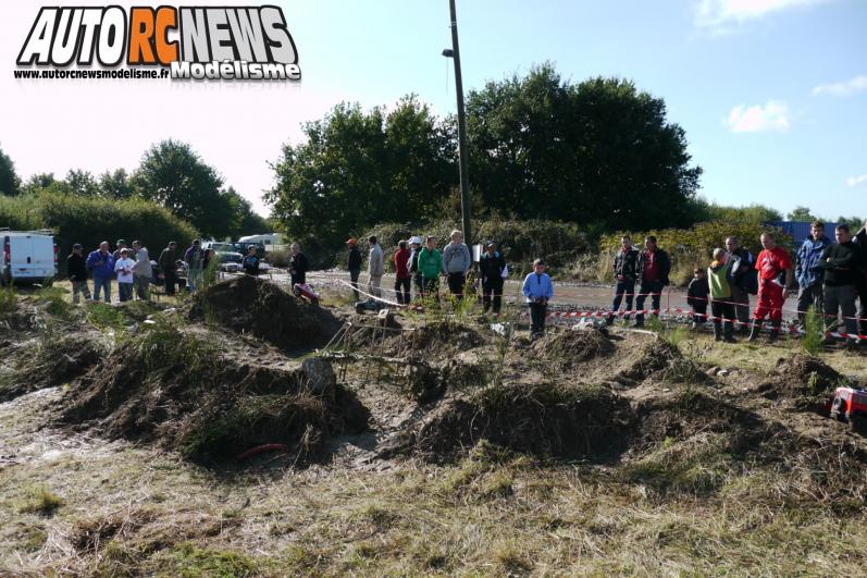 24 Heures de Chevannes. compétition de scale radiocommandés organisée les 14 et 15 septembre derniers sur le circuit éphémère de Chevannes. voitures radiocommandées électriques. modélisme auto r/c.