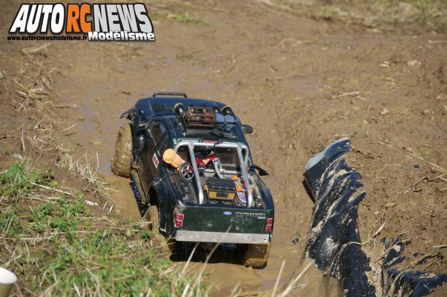 24 Heures de Chevannes. compétition de scale radiocommandés organisée les 14 et 15 septembre derniers sur le circuit éphémère de Chevannes. voitures radiocommandées électriques. modélisme auto r/c.