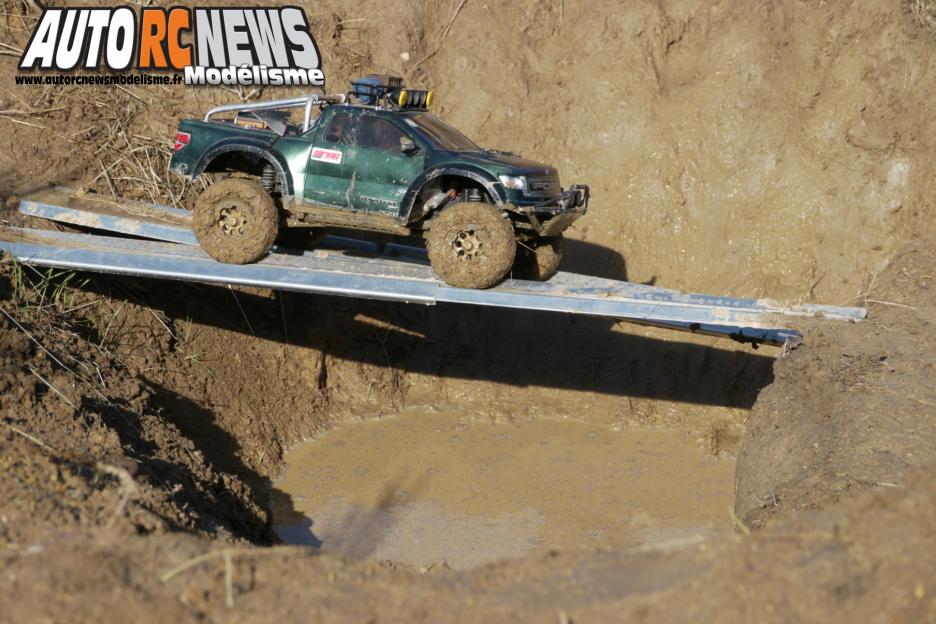 24 Heures de Chevannes. compétition de scale radiocommandés organisée les 14 et 15 septembre derniers sur le circuit éphémère de Chevannes. voitures radiocommandées électriques. modélisme auto r/c.