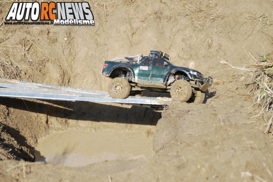 24 Heures de Chevannes. compétition de scale radiocommandés organisée les 14 et 15 septembre derniers sur le circuit éphémère de Chevannes. voitures radiocommandées électriques. modélisme auto r/c.