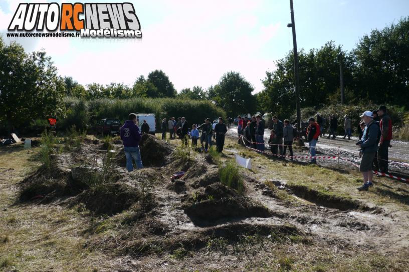 24 Heures de Chevannes. compétition de scale radiocommandés organisée les 14 et 15 septembre derniers sur le circuit éphémère de Chevannes. voitures radiocommandées électriques. modélisme auto r/c.