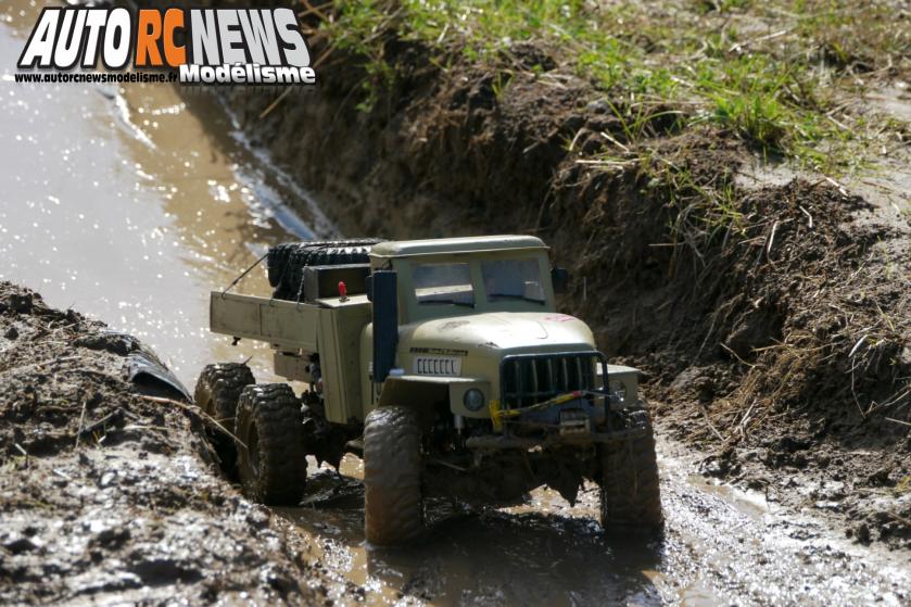 24 Heures de Chevannes. compétition de scale radiocommandés organisée les 14 et 15 septembre derniers sur le circuit éphémère de Chevannes. voitures radiocommandées électriques. modélisme auto r/c.