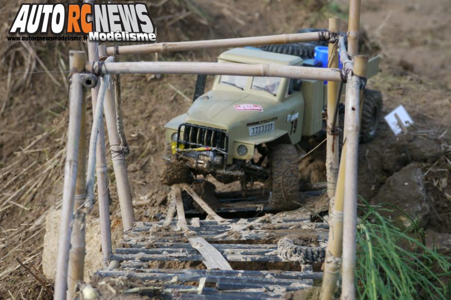 24 Heures de Chevannes. compétition de scale radiocommandés organisée les 14 et 15 septembre derniers sur le circuit éphémère de Chevannes. voitures radiocommandées électriques. modélisme auto r/c.