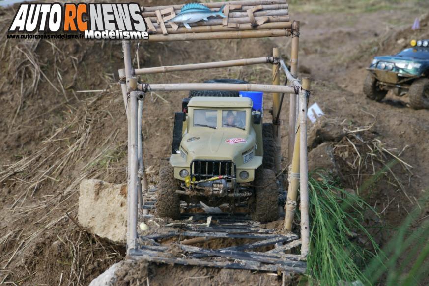 24 Heures de Chevannes. compétition de scale radiocommandés organisée les 14 et 15 septembre derniers sur le circuit éphémère de Chevannes. voitures radiocommandées électriques. modélisme auto r/c.