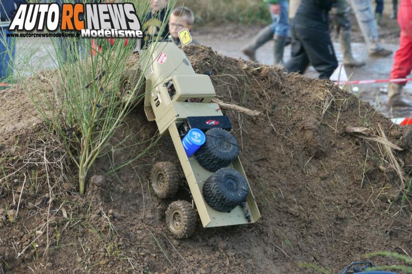 24 Heures de Chevannes. compétition de scale radiocommandés organisée les 14 et 15 septembre derniers sur le circuit éphémère de Chevannes. voitures radiocommandées électriques. modélisme auto r/c.