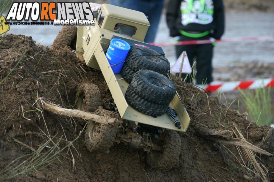 24 Heures de Chevannes. compétition de scale radiocommandés organisée les 14 et 15 septembre derniers sur le circuit éphémère de Chevannes. voitures radiocommandées électriques. modélisme auto r/c.