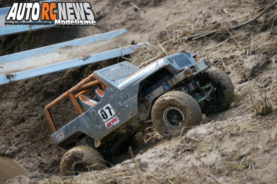 24 Heures de Chevannes. compétition de scale radiocommandés organisée les 14 et 15 septembre derniers sur le circuit éphémère de Chevannes. voitures radiocommandées électriques. modélisme auto r/c.