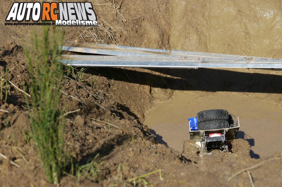 24 Heures de Chevannes. compétition de scale radiocommandés organisée les 14 et 15 septembre derniers sur le circuit éphémère de Chevannes. voitures radiocommandées électriques. modélisme auto r/c.