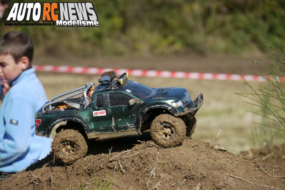 24 Heures de Chevannes. compétition de scale radiocommandés organisée les 14 et 15 septembre derniers sur le circuit éphémère de Chevannes. voitures radiocommandées électriques. modélisme auto r/c.