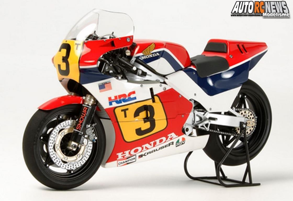Tamiya Honda NSR 500. moto de marque Tamiya issue de la série masterwork collection réf : 21132. modélisme maquette. Tamiya Honda NSR 500. moto de marque Tamiya issue de la série masterwork collection réf : 21132. modélisme maquette.
