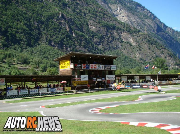 world Ifmar 1/5 Lostallo.championnat du monde de voitures de piste à l'échelle 1/5ème de tourisme sur le circuit Suisse de Lostallo du club mini racing ticino et moesa (mrtm). voitures de modélisme auto radiocommandées. markus feldmann sacré champion du monde ifmar 1/5 2013.