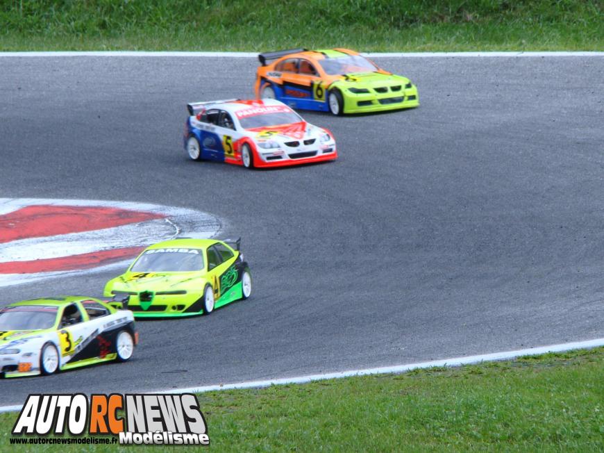 world Ifmar 1/5 Lostallo.championnat du monde de voitures de piste à l'échelle 1/5ème de tourisme sur le circuit Suisse de Lostallo du club mini racing ticino et moesa (mrtm). voitures de modélisme auto radiocommandées. markus feldmann sacré champion du monde ifmar 1/5 2013.
