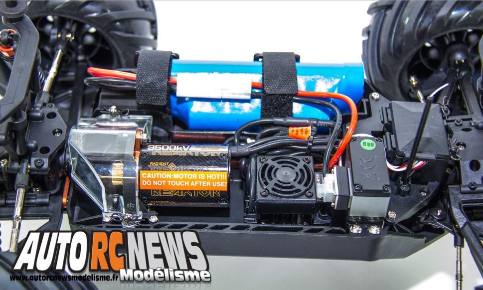 Helion Invictus 10 MT brushless. voiture radiocommandée. modélisme auto r/c. monster truck électrique robitronic helion invictus 10 mt brushless.