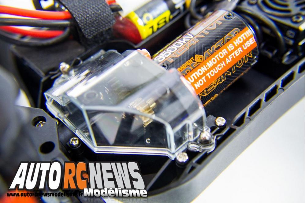 Helion Invictus 10 MT brushless. voiture radiocommandée. modélisme auto r/c. monster truck électrique robitronic helion invictus 10 mt brushless.
