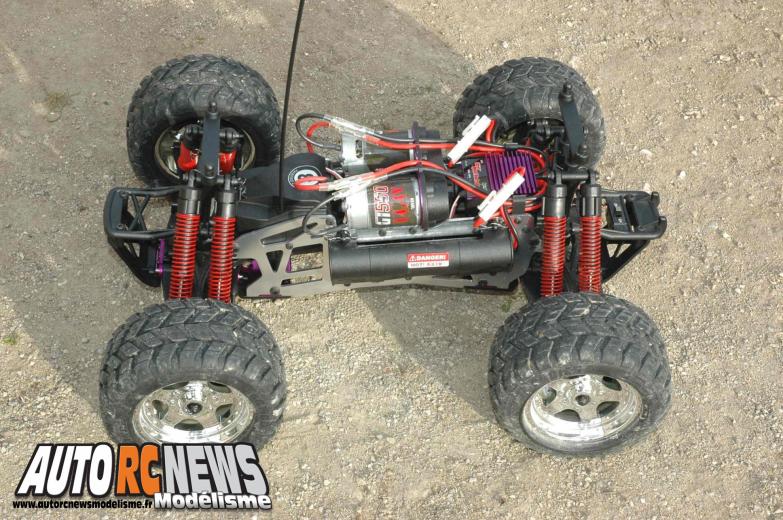 HPI E-Savage RTR. monster truck électrique e-savage de chez hpi propulsé par deux moteurs 550. voiture de modélisme radiocommandé.
