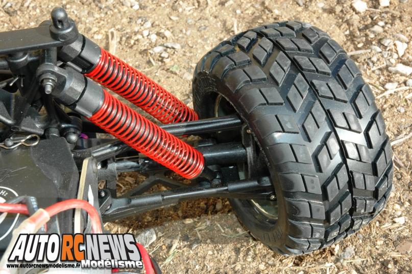 HPI E-Savage RTR. monster truck électrique e-savage de chez hpi propulsé par deux moteurs 550. voiture de modélisme radiocommandé.