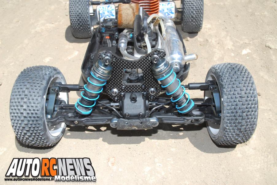 rb one r. nouvelle version prochainement disponible. voiture tt 1/8ème thermique de modélisme auto radiocommandée.