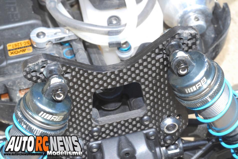 rb one r. nouvelle version prochainement disponible. voiture tt 1/8ème thermique de modélisme auto radiocommandée.