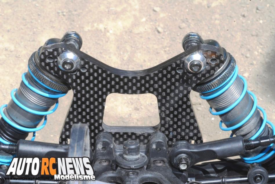 rb one r. nouvelle version prochainement disponible. voiture tt 1/8ème thermique de modélisme auto radiocommandée.